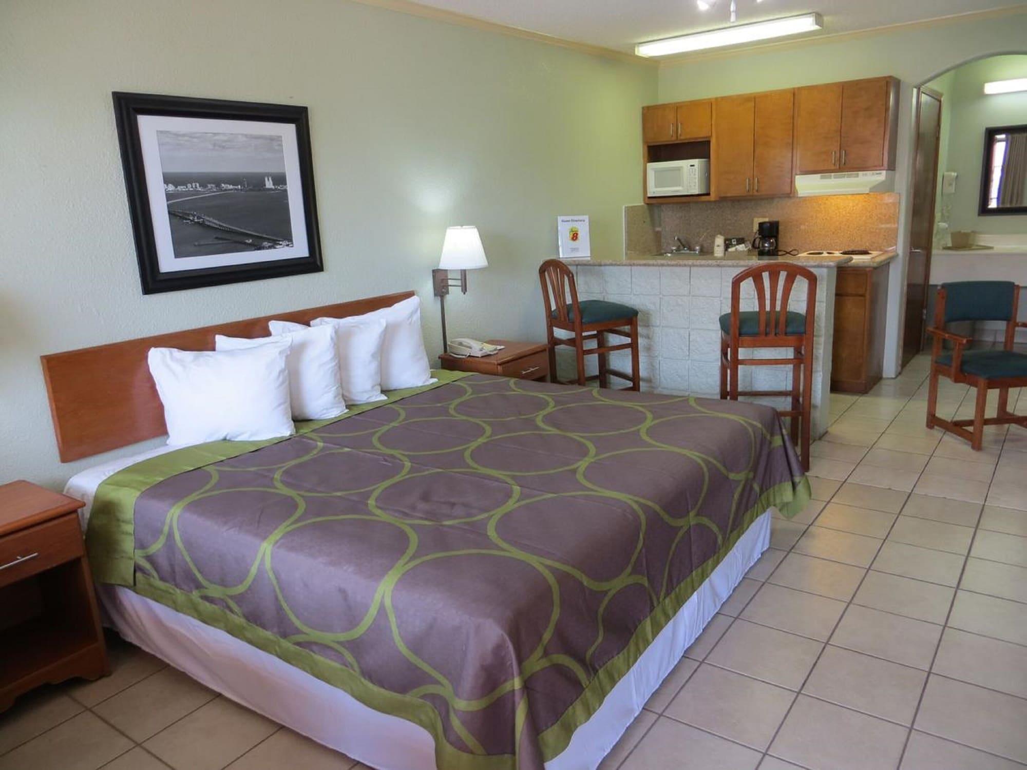 Super 8 By Wyndham Hotel 2*